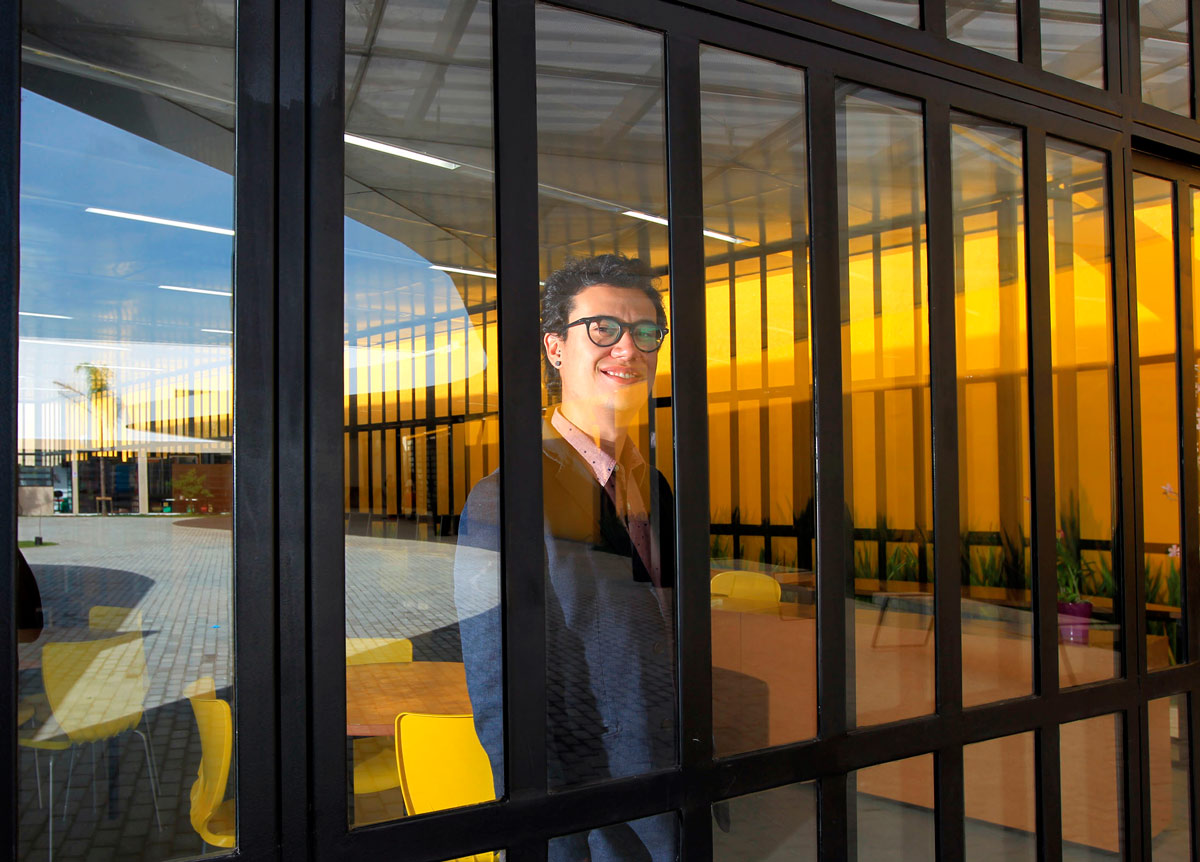 Rodrigo Ohtake, patrono da turma do curso de Especialização em Arquitetura Comercial.