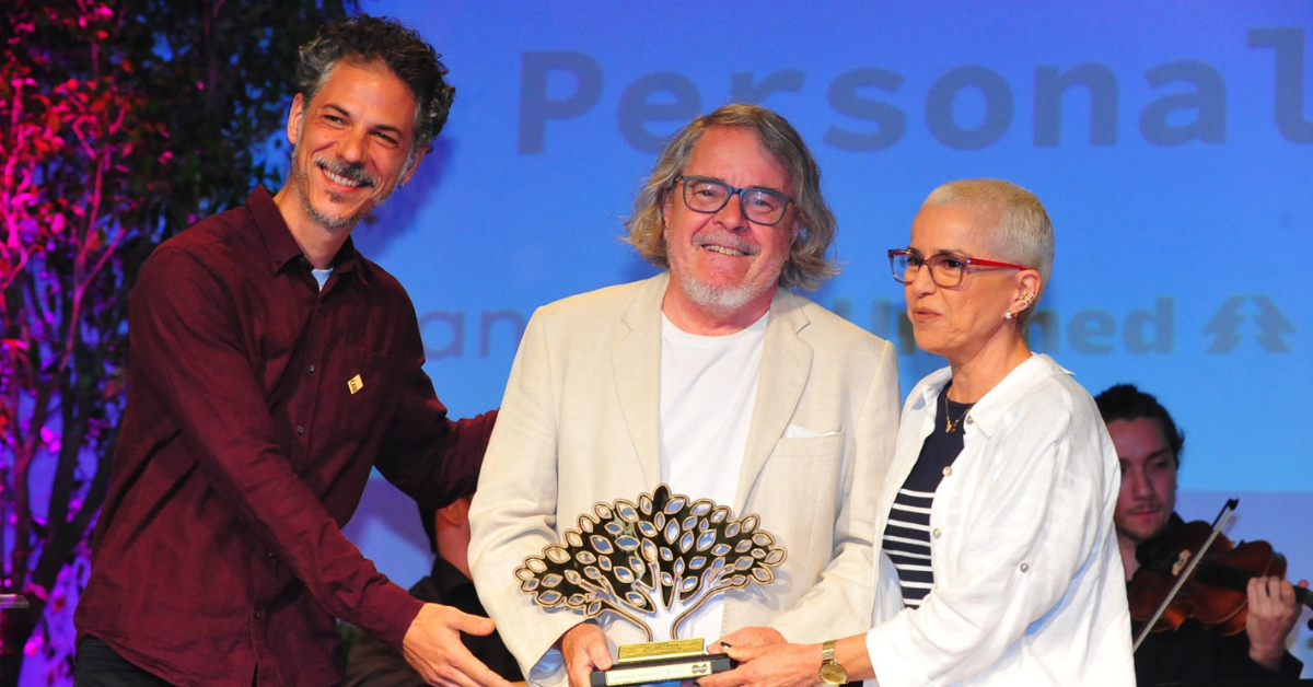 CAU/RS entrega prêmio para o vencedor